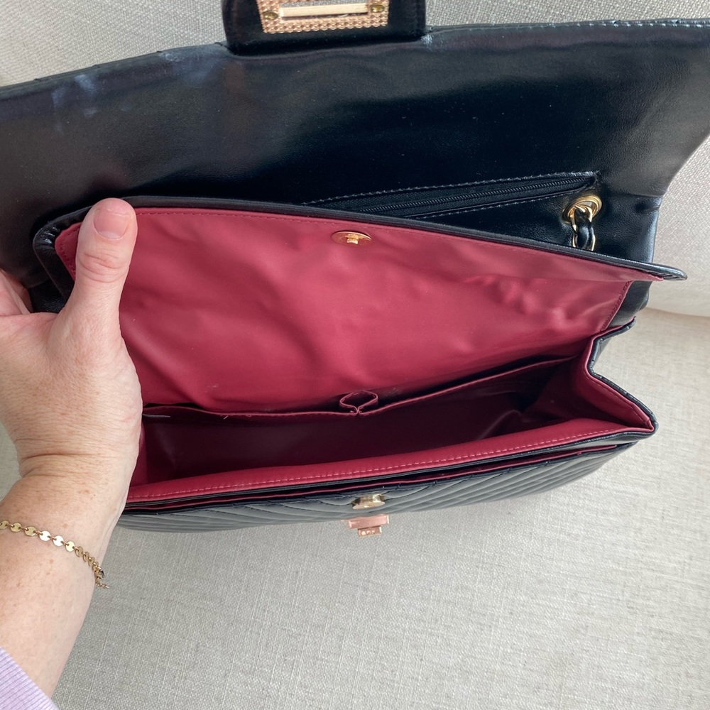 Black Crossbody or Shoulder Bag!